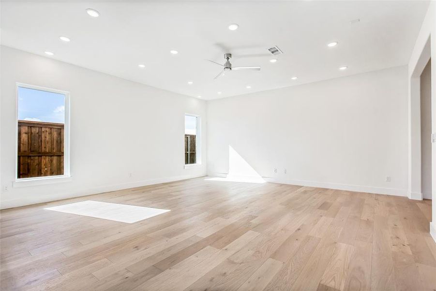 Spacious, unfurnished interior of a new home in , Richardson (Image 28).