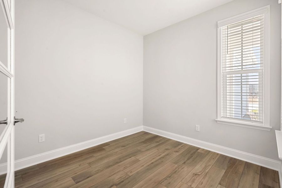 Spacious, unfurnished interior of a new home in Del Webb Savannah at Heartwood, Richmond Hill (Image 16).