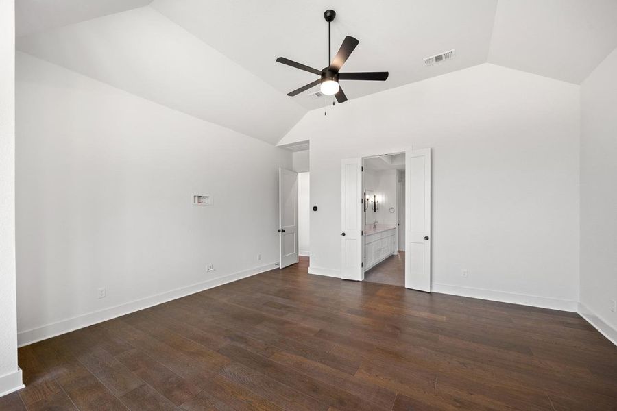 Spacious, unfurnished interior of a new home in Parkside On The River, Georgetown (Image 10). Spacious, unfurnished interior of a new home in Parkside On The River, Georgetown (Image 10).