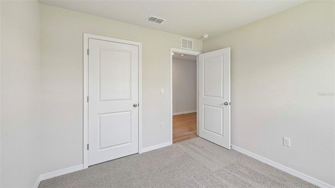 Spacious, unfurnished interior of a new home in Oakfield Lakes, Palmetto (Image 19).