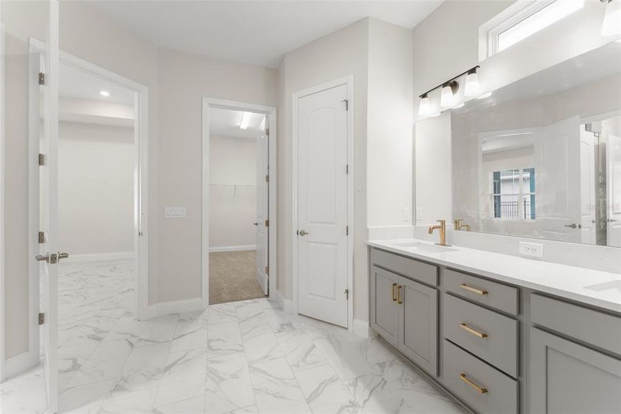 Furnished interior view inside a new home in , Orlando (Image 8).