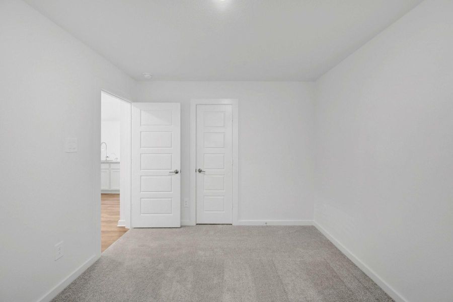 Spacious, unfurnished interior of a new home in Lone Star Landing, Montgomery (Image 18).