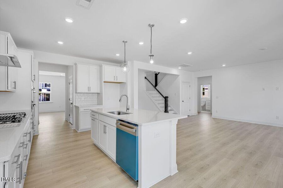 sheridan-kitchen-to-tv-lounge-01