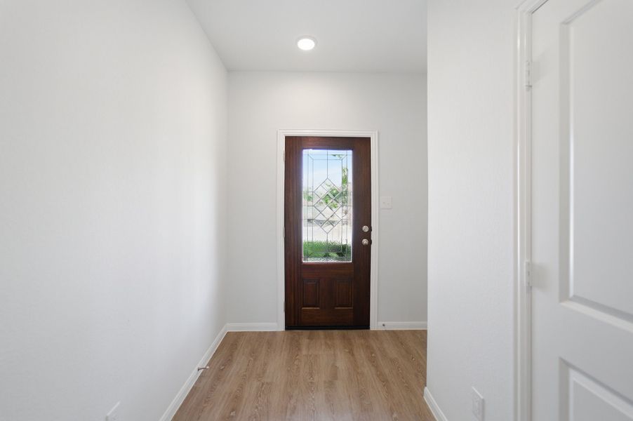 Spacious, unfurnished interior of a new home in The Pines at Seven Coves, Willis (Image 26).