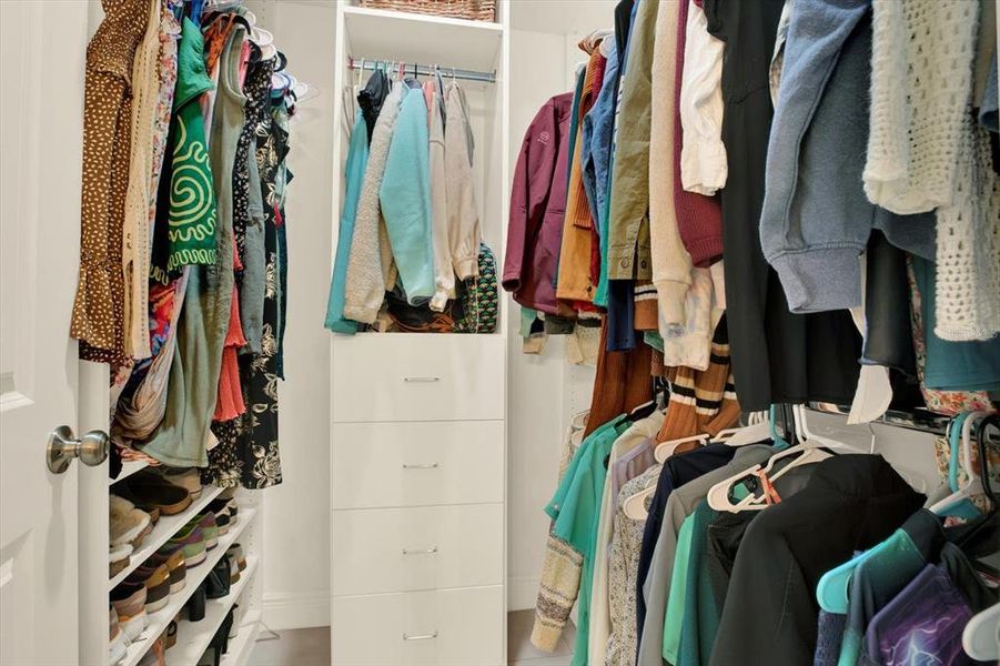 Close-up of interior finishes inside a home in , Tampa (Image 21).