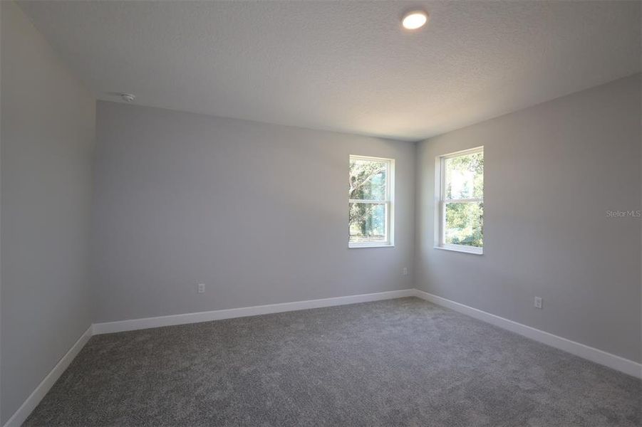Spacious, unfurnished interior of a new home in Willow Run, Apopka (Image 15).