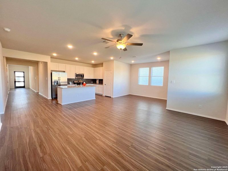 Spacious, unfurnished interior of a new home in Horizon Pointe, Converse (Image 17). Spacious, unfurnished interior of a new home in Horizon Pointe, Converse (Image 17).