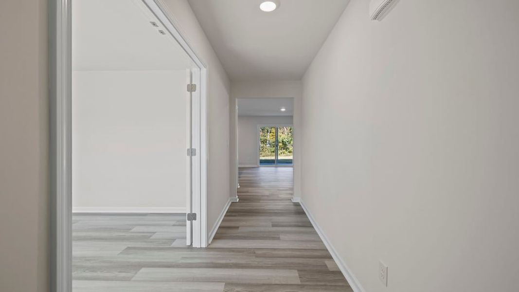 Spacious, unfurnished interior of a new home in Cedar Gap, Fountain Inn (Image 12).