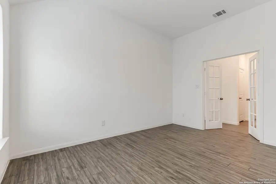 Spacious, unfurnished interior of a new home in Johnson Ranch: Brookstone II Collection, Bulverde (Image 19).