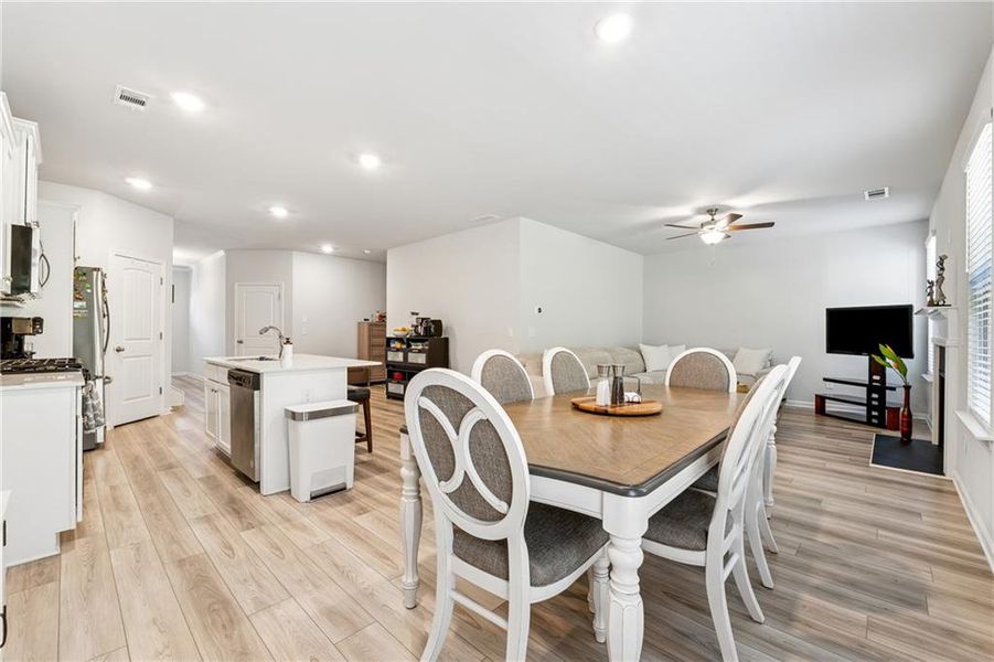 Furnished interior view inside a new home in Bracknell, Loganville (Image 18). Furnished interior view inside a new home in Bracknell, Loganville (Image 18).