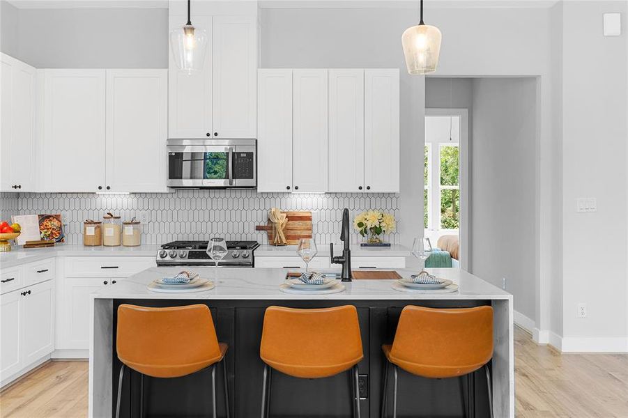 From a design standpoint, the full 3-seater island not only optimizes the kitchen's spatial layout but also serves as a natural gathering spot for guests and family.