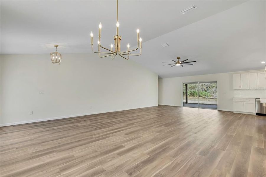 Spacious, unfurnished interior of a new home in , Crystal River (Image 22).