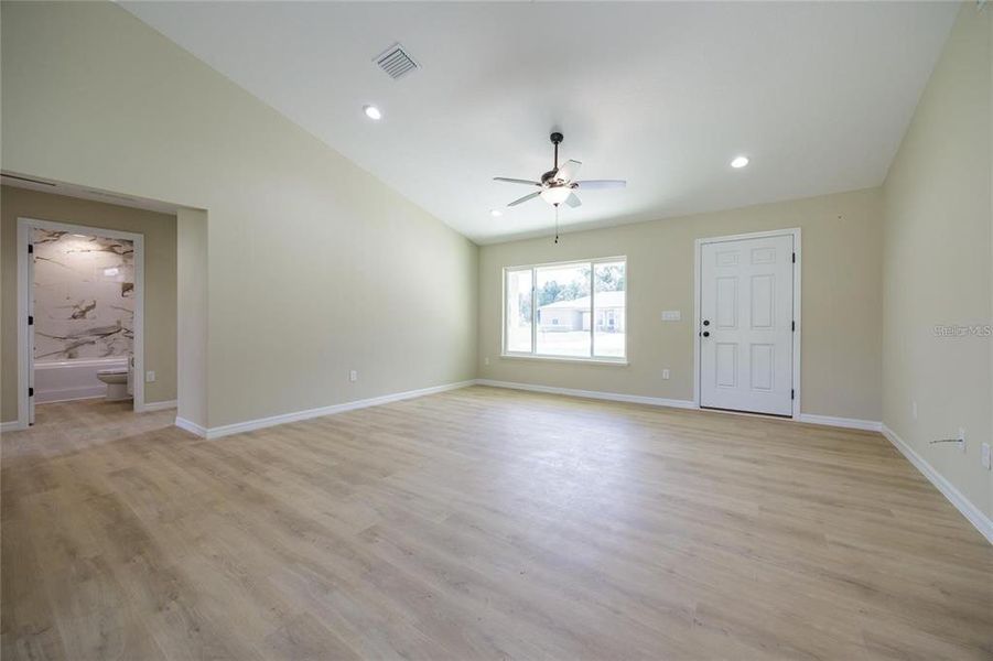 Spacious, unfurnished interior of a new home in , Williston (Image 23).