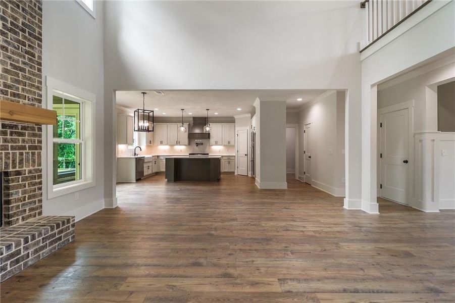 Spacious, unfurnished interior of a new home in Spring Creek, Monroe (Image 16).