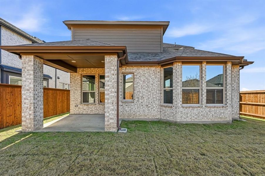 Exterior details and patio area of a home in Hillstead, Lavon (Image 19).