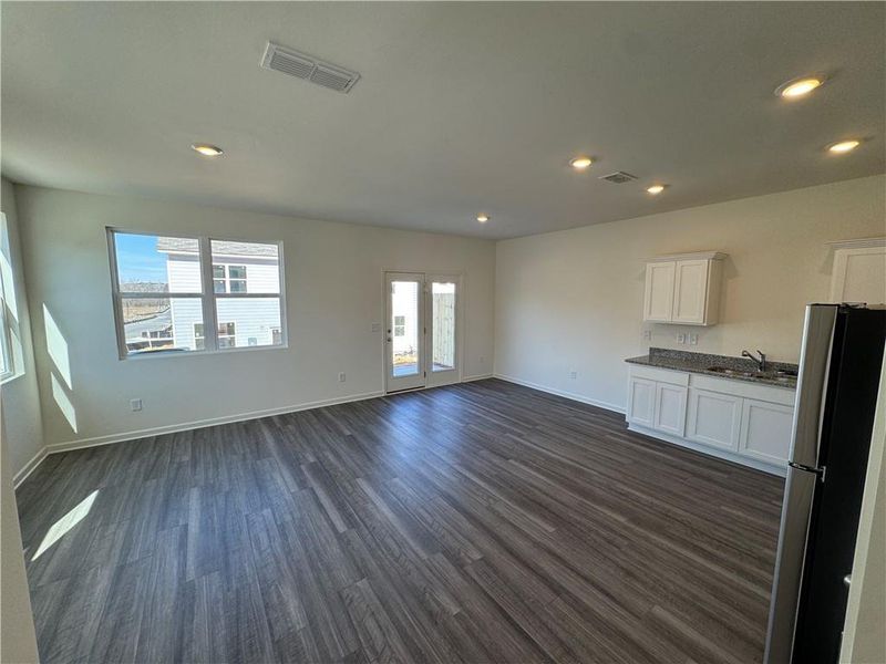 Spacious, unfurnished interior of a new home in The Emery, Villa Rica (Image 14).