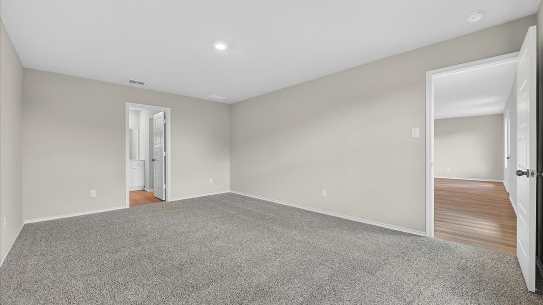 Representative unfurnished interior of a home built from the Bailey by D.R. Horton in Sunnycreek, Crowley (Image 24).