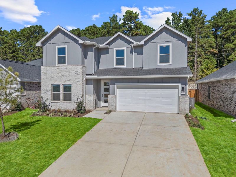 Front exterior of a new home in Westridge Cove, Conroe, TX, highlighting curb appeal (Image 1).