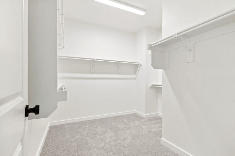 Spacious, unfurnished interior of a new home in Ten Mile Creek, Celina (Image 28).