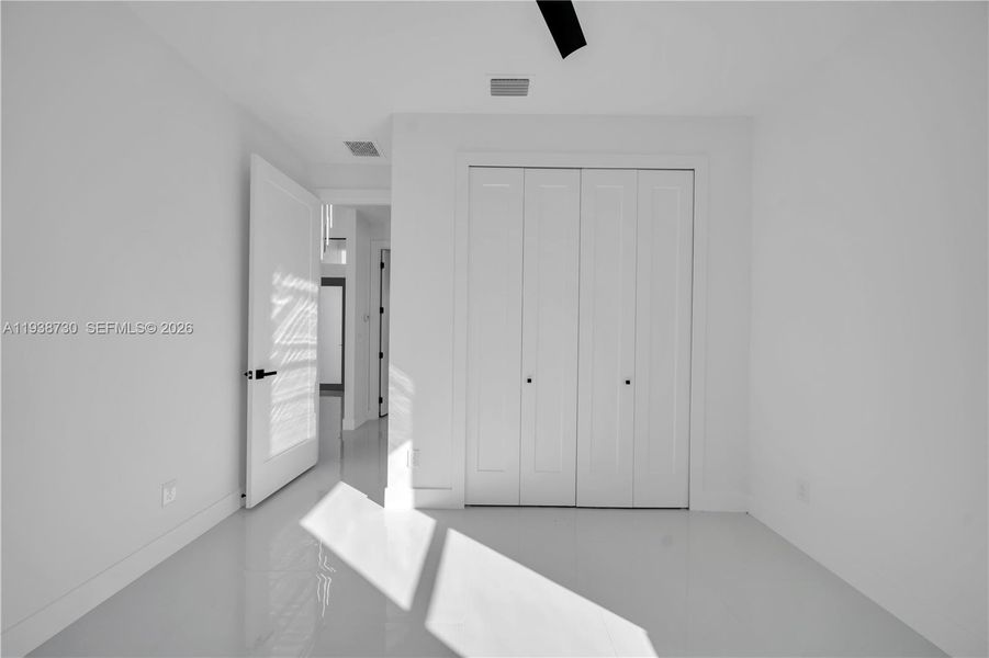 Spacious, unfurnished interior of a new home in , Cape Coral (Image 40).