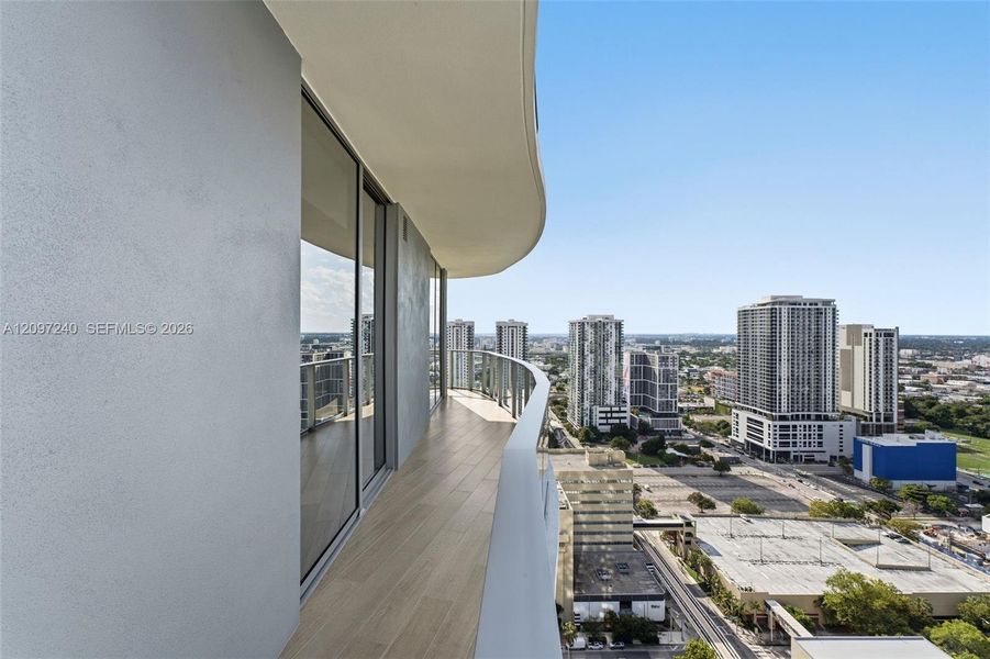 Condo located in Miami, FL showcasing its design and architecture (Image 29).