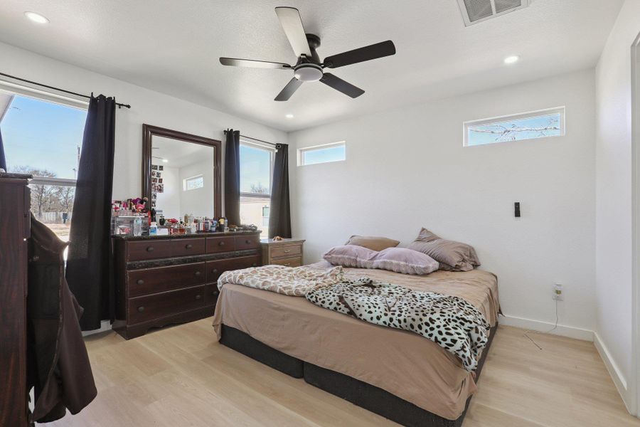 Furnished interior view inside a new home in , Dale (Image 32).