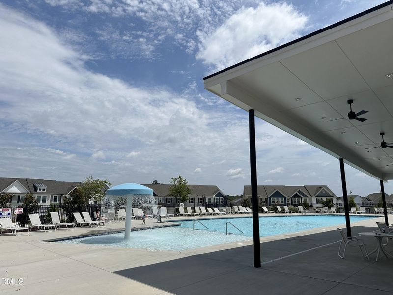 Comunity Pool KeyToLifestyle.com