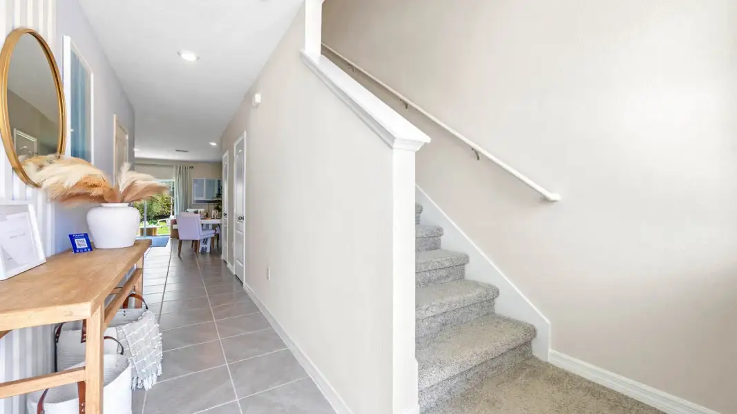 Representative furnished interior of a home built from the Pearson by D.R. Horton in Hawthorne Ranch Townhomes, Lakeland (Image 7).