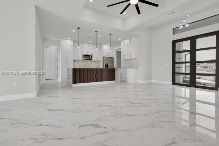 Spacious, unfurnished interior of a new home in , Cape Coral (Image 37).