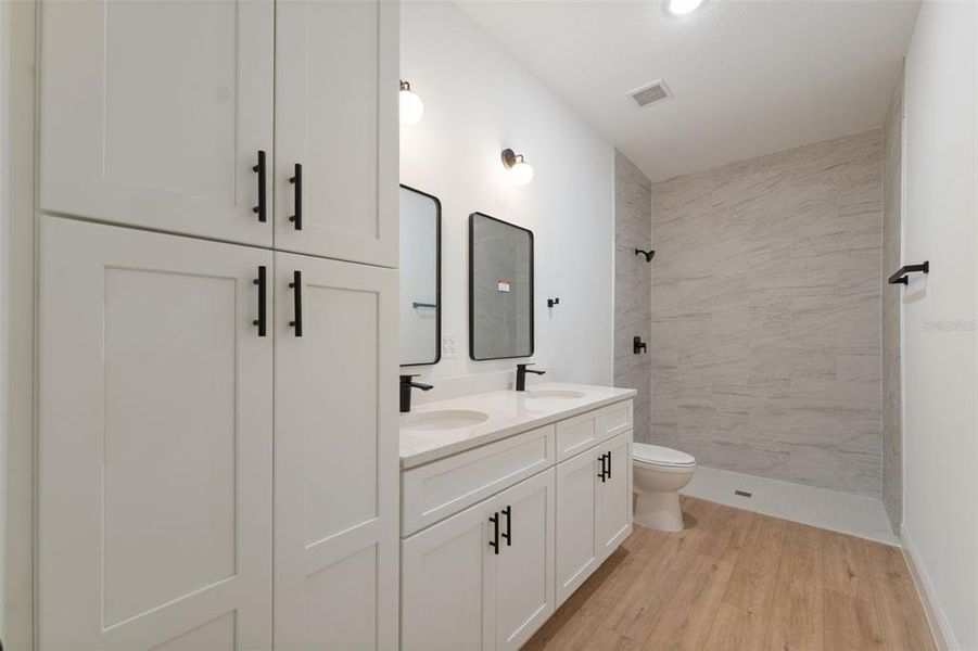 Furnished interior view inside a new home in , Ocala (Image 5).