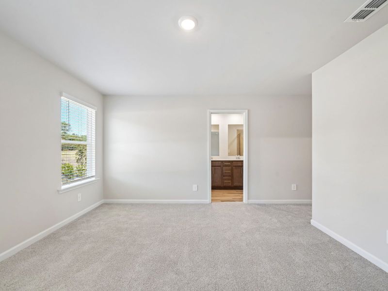 Spacious, unfurnished interior of a new home in Brooks Lake, Loganville (Image 15).