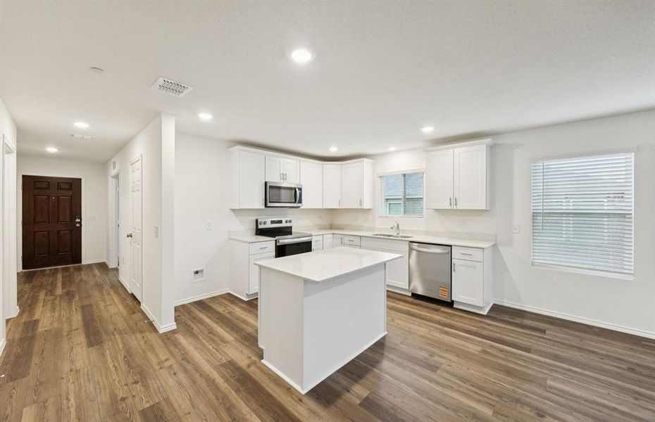 Eat-in island kitchen Eat-in island kitchen