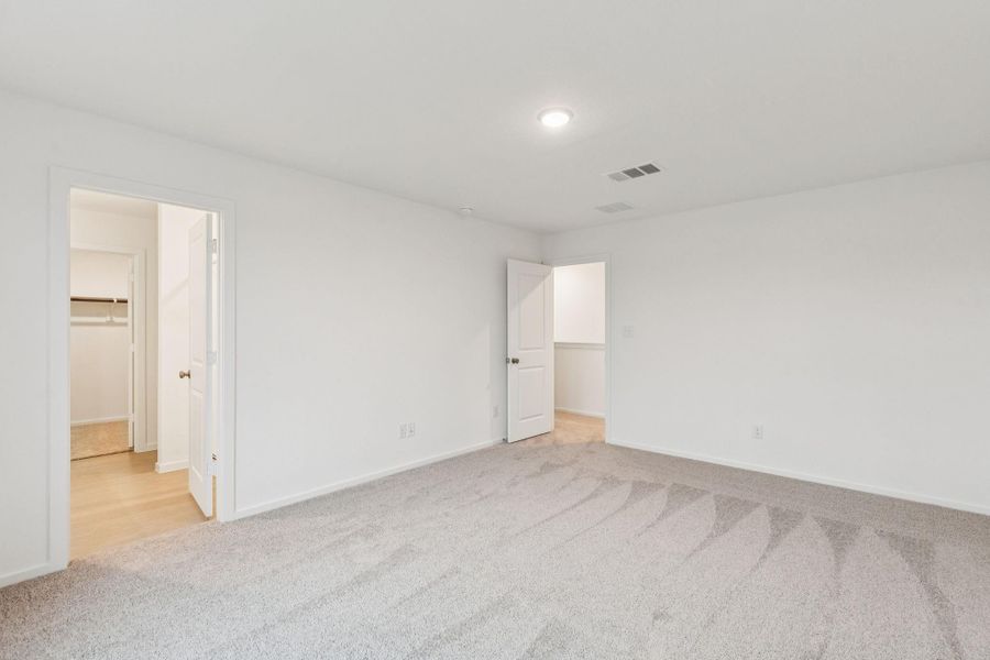 Spacious, unfurnished interior of a new home in Montgomery Bend, Montgomery (Image 12).