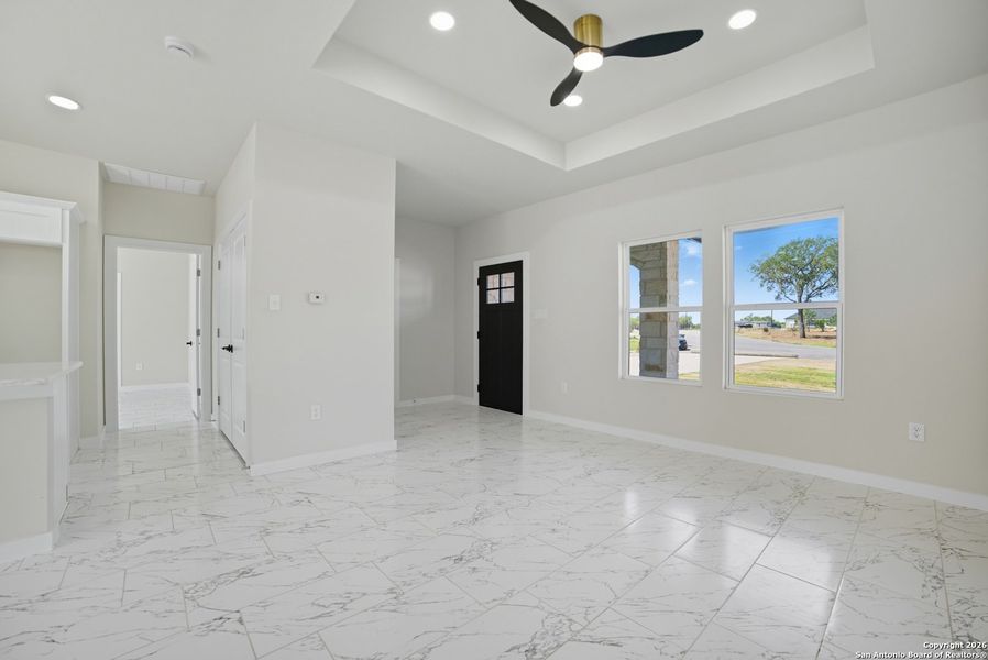 Spacious, unfurnished interior of a new home in , Atascosa (Image 20).