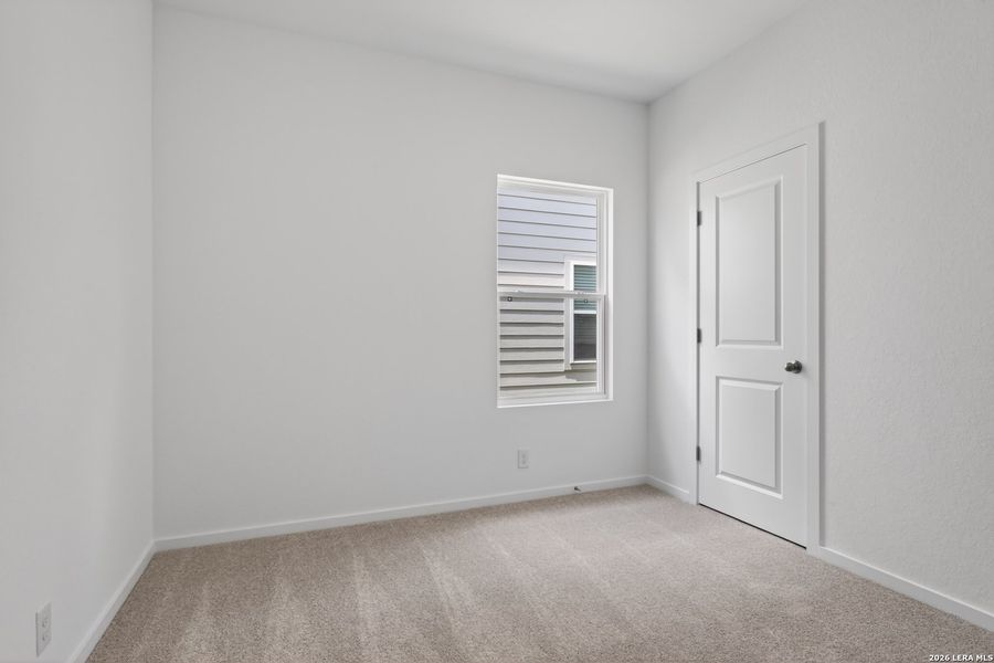 Spacious, unfurnished interior of a new home in Hennersby Hollow, San Antonio (Image 15).