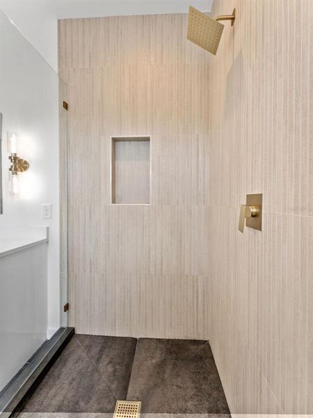 Spacious, unfurnished interior of a new home in , Tampa (Image 21).