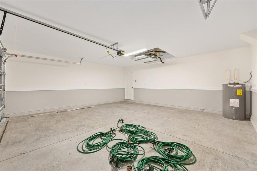Spacious, unfurnished interior of a new home in , Ocala (Image 37).