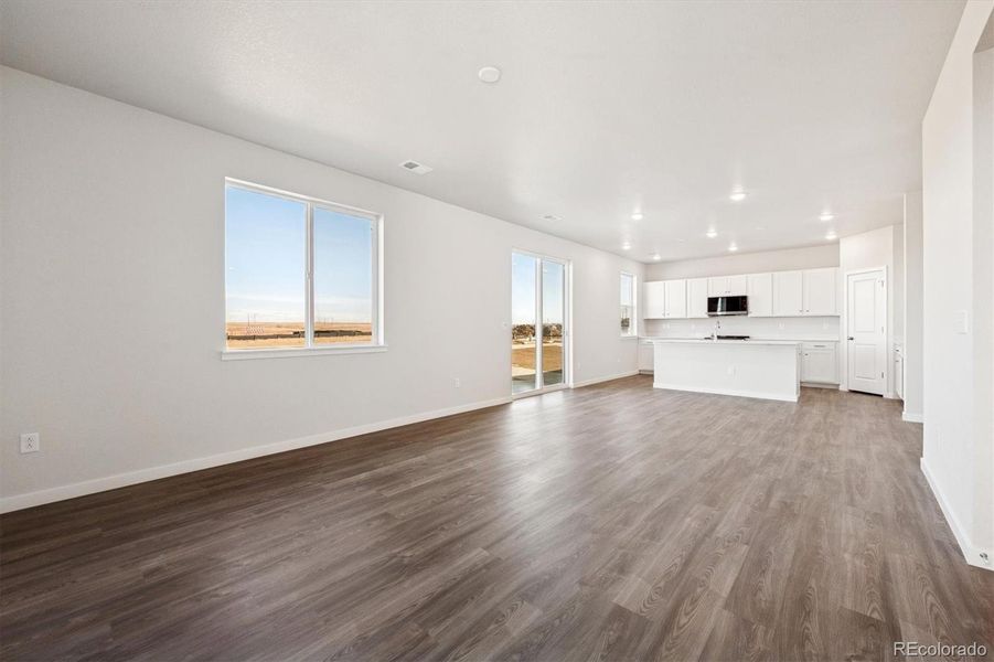 Spacious, unfurnished interior of a new home in The Aurora Highlands, Aurora (Image 13).