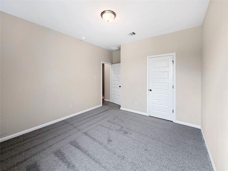 Spacious, unfurnished interior of a new home in La Segarra, Brookshire (Image 15).