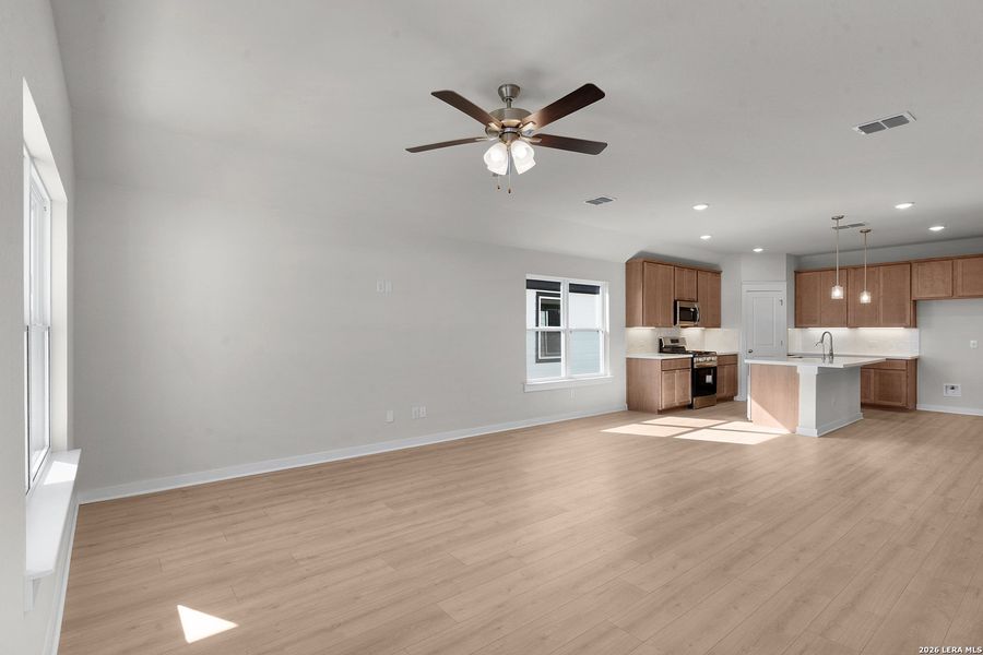 Spacious, unfurnished interior of a new home in Westridge, San Antonio (Image 28).