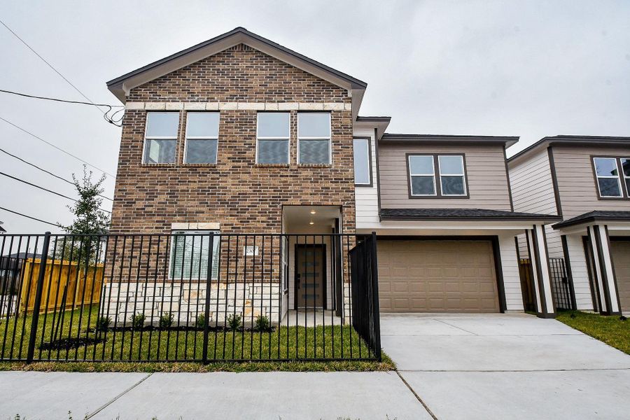 Front exterior of a new home in , Houston, TX, highlighting curb appeal (Image 20).
