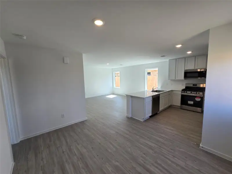 *Not actual home, pictures representative of same floor plan*