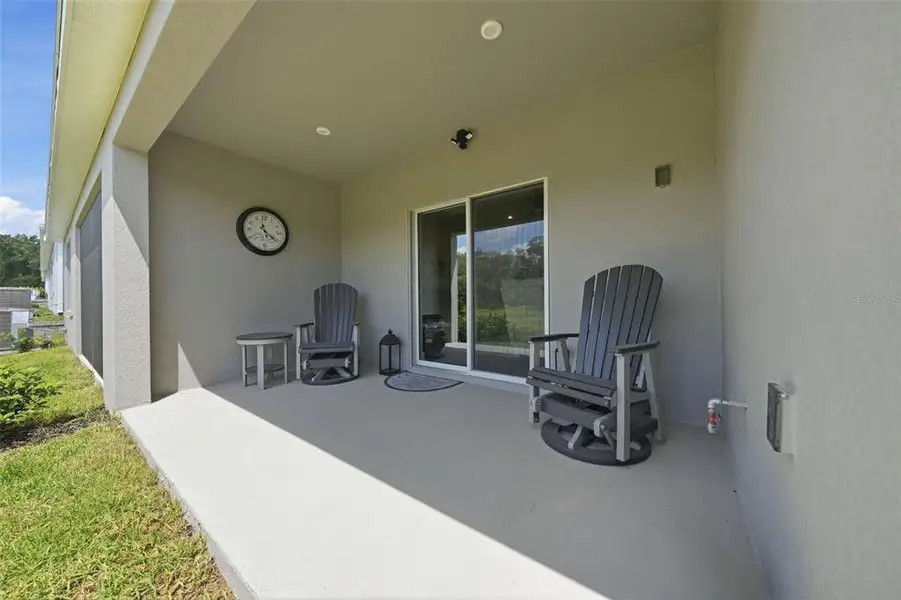 Exterior details and patio area of a home in , Lady Lake (Image 26).