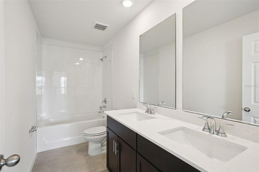 Furnished interior view inside a new home in , Lake Alfred (Image 9).