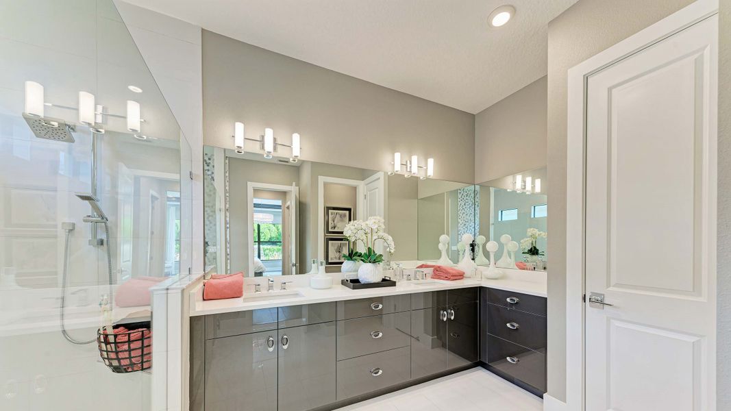 Owner's Bath - Model shown is without Bonus Room