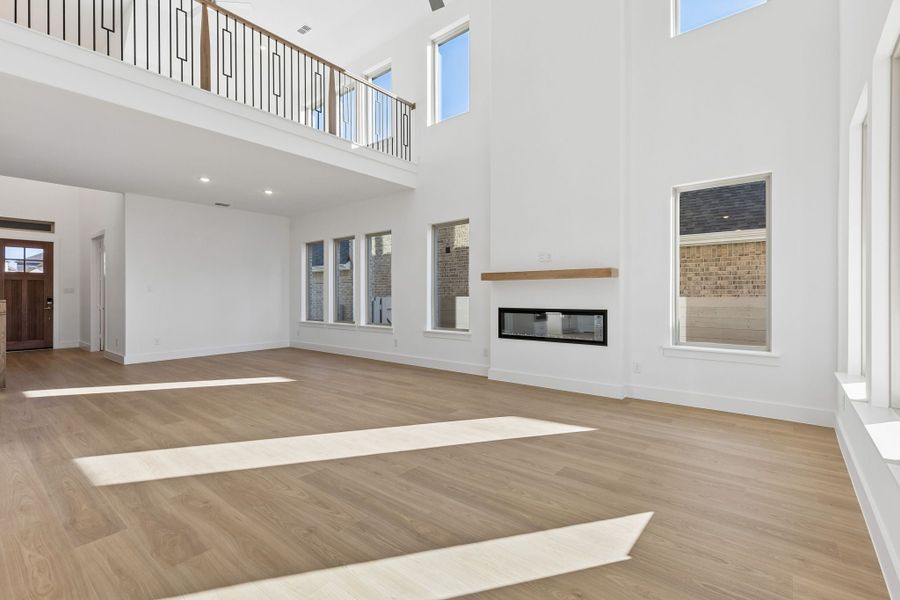 Spacious, unfurnished interior of a new home in Painted Tree Lakeside, McKinney (Image 15).