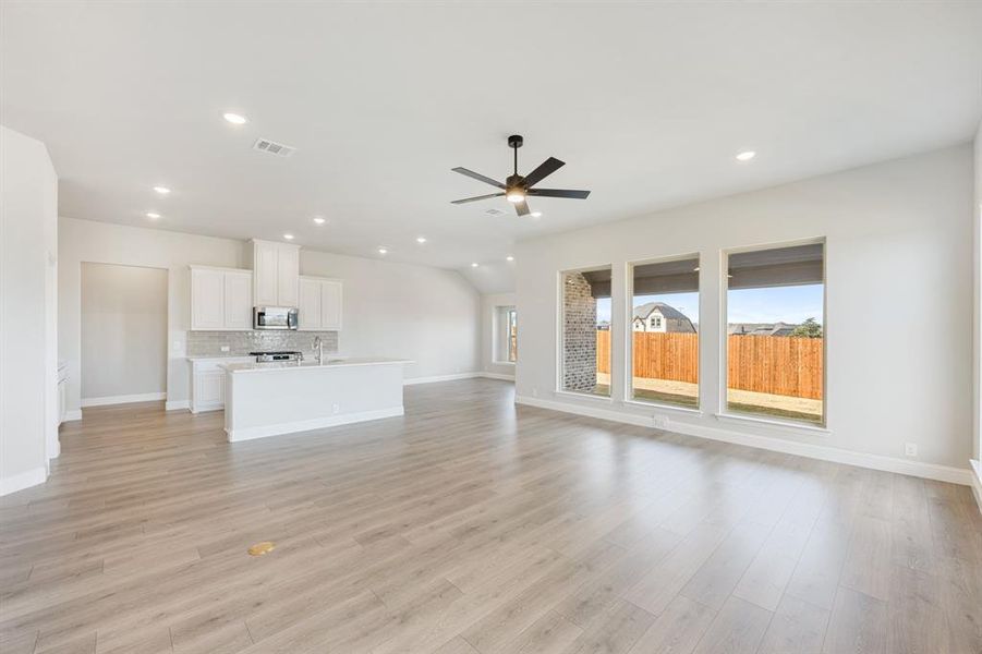 Spacious, unfurnished interior of a new home in Arcadia Trails Classic 60, Balch Springs (Image 17).