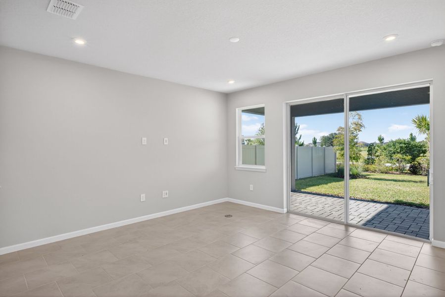 Spacious, unfurnished interior of a new home in Crosswind Ranch, Parrish (Image 7).