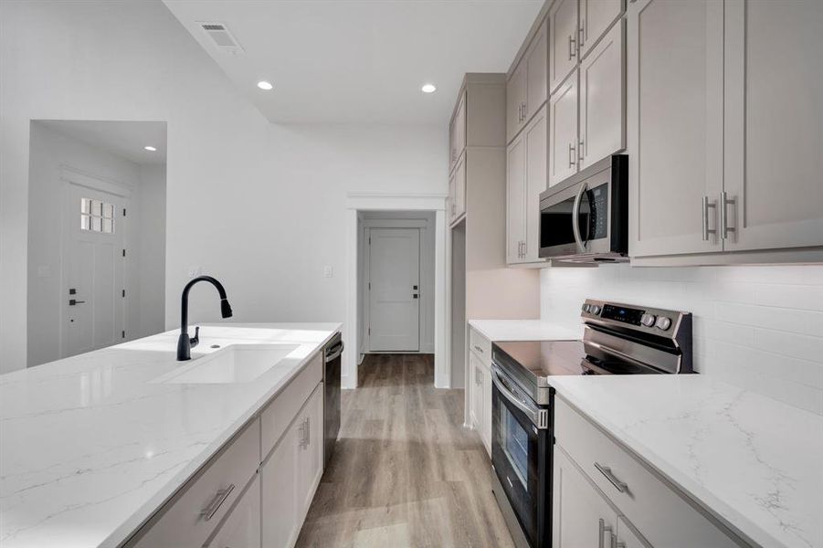 Furnished interior view inside a new home in , Waxahachie (Image 10).
