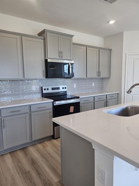 Furnished interior view inside a new home in Edgefield, Loris (Image 5).